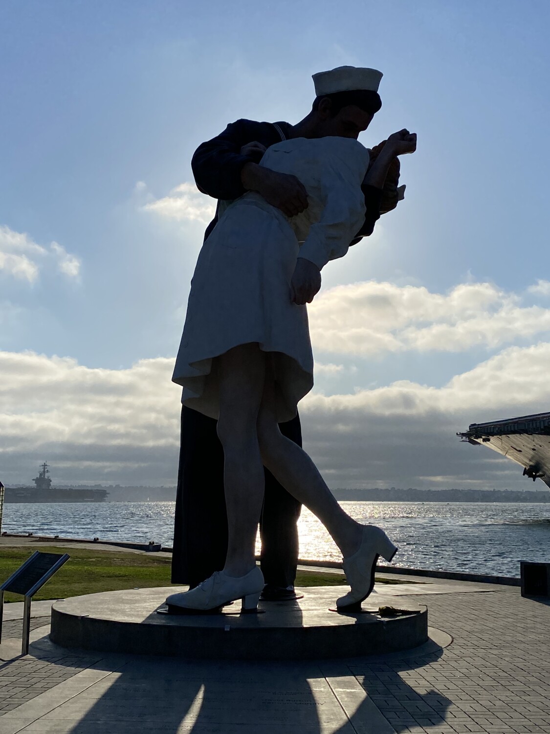 The kissing sailor
