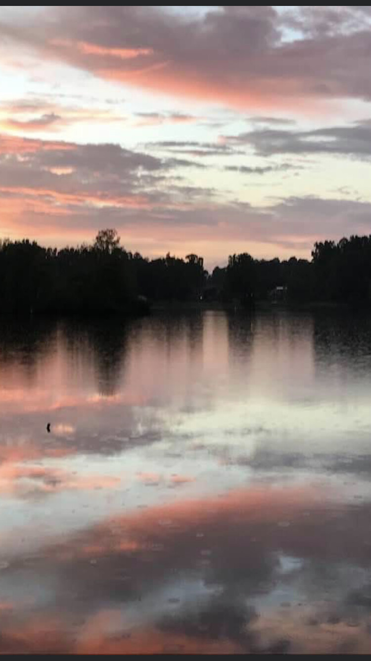 Southern evening on the lake
