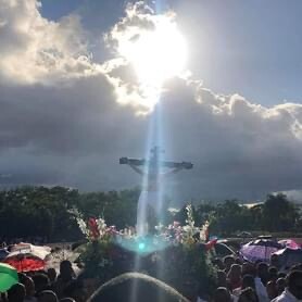 God shines the world