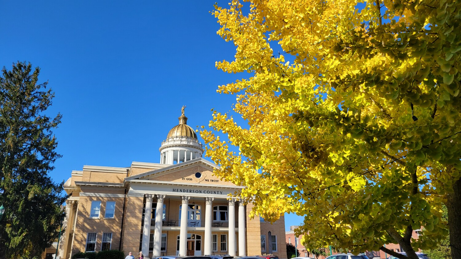 Henderson County Courthouse in the fall
