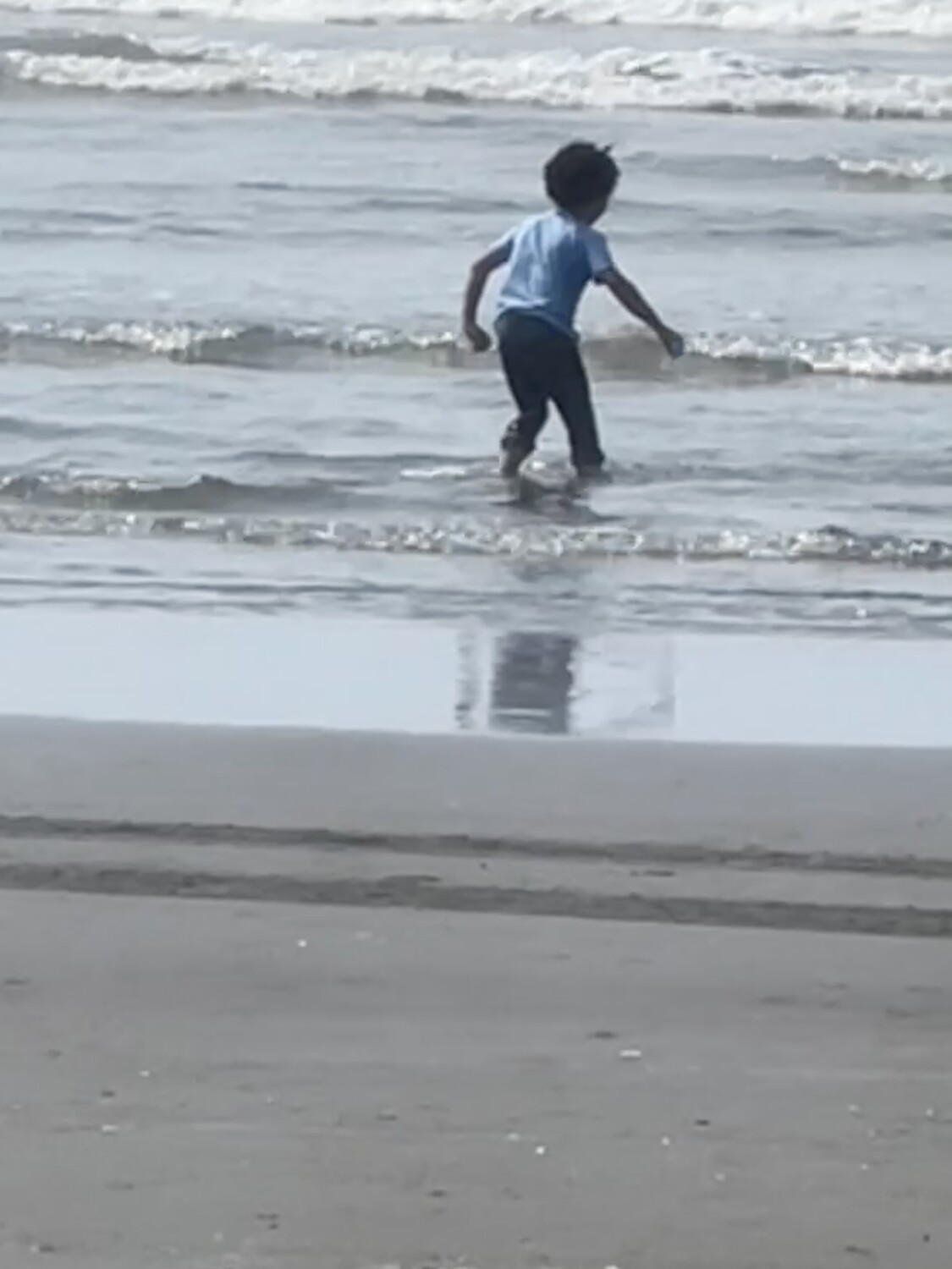 Child and the ocean