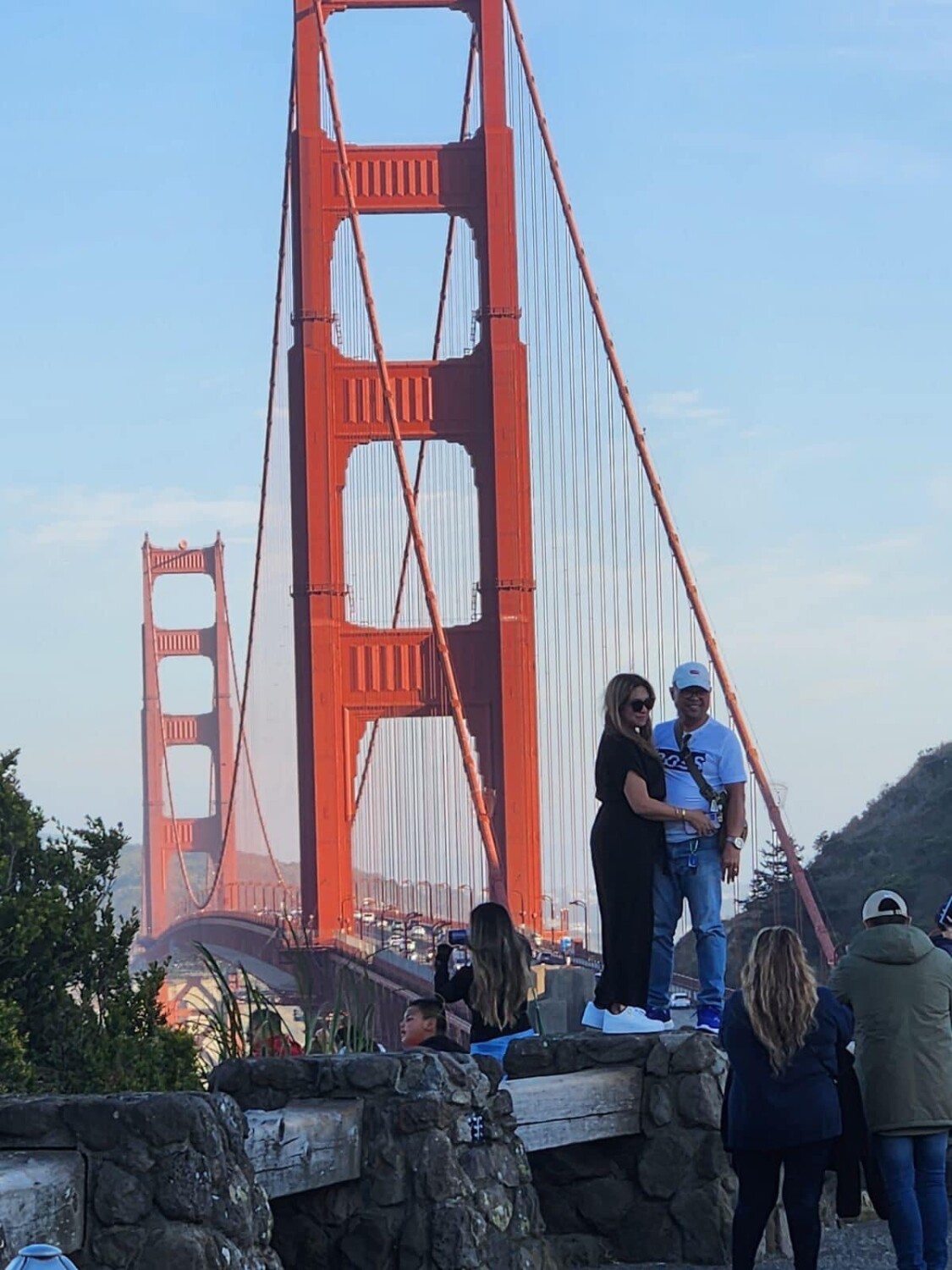 Golden-gate couple picture