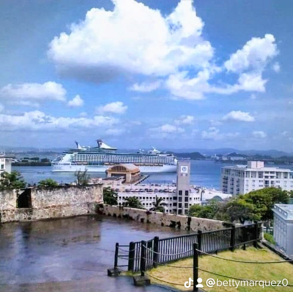 Crusero Llegando Bahía de 🇵🇷