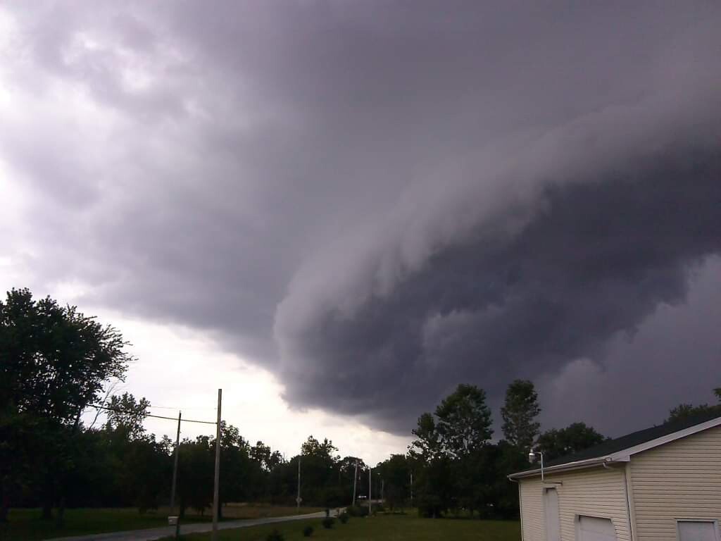 Shelf cloud