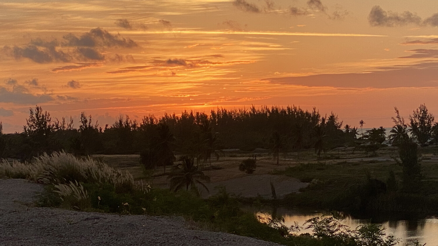 AMANECER EN EL MONASTERIO