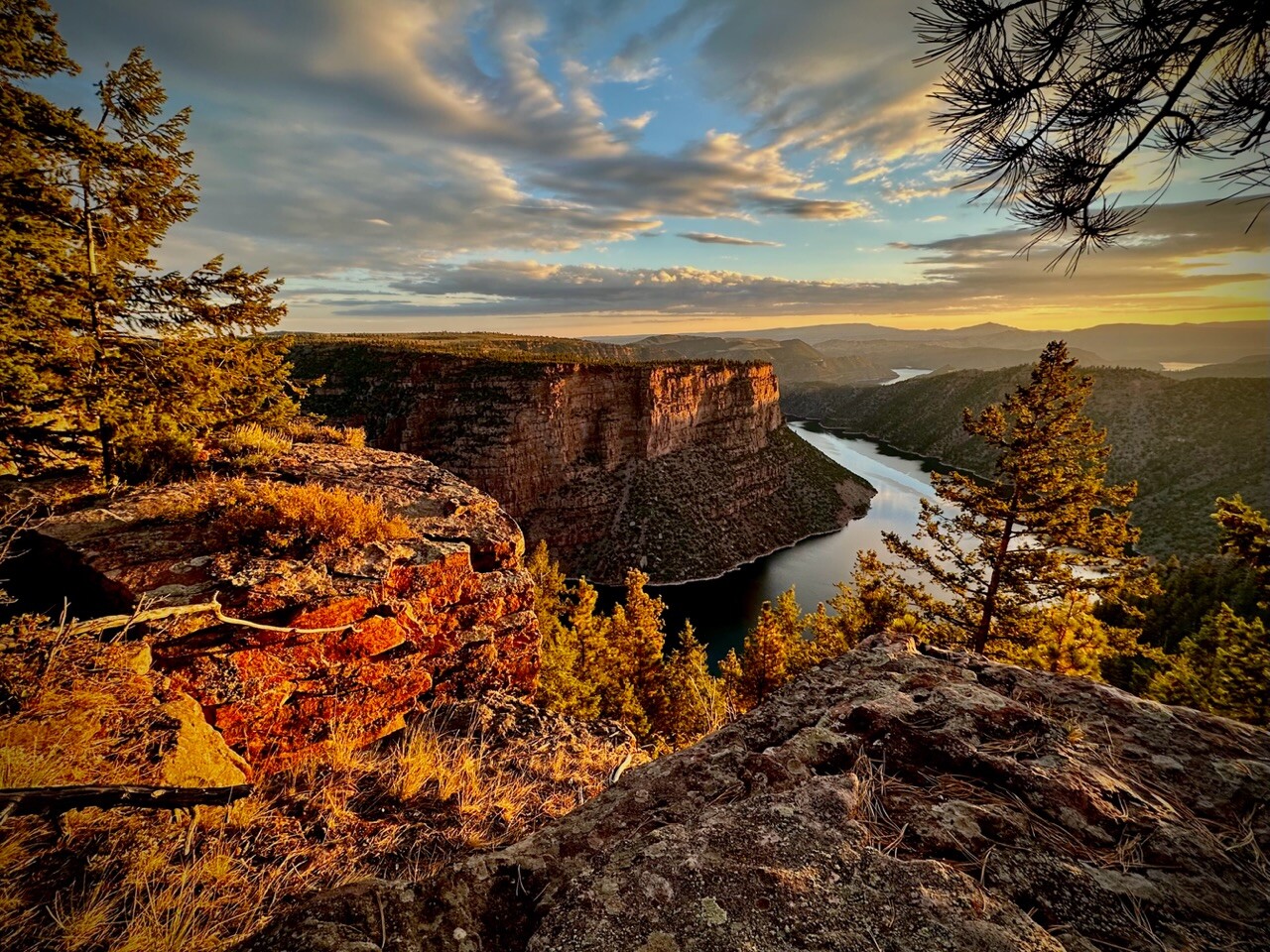 Morning light in Flaming Gorge