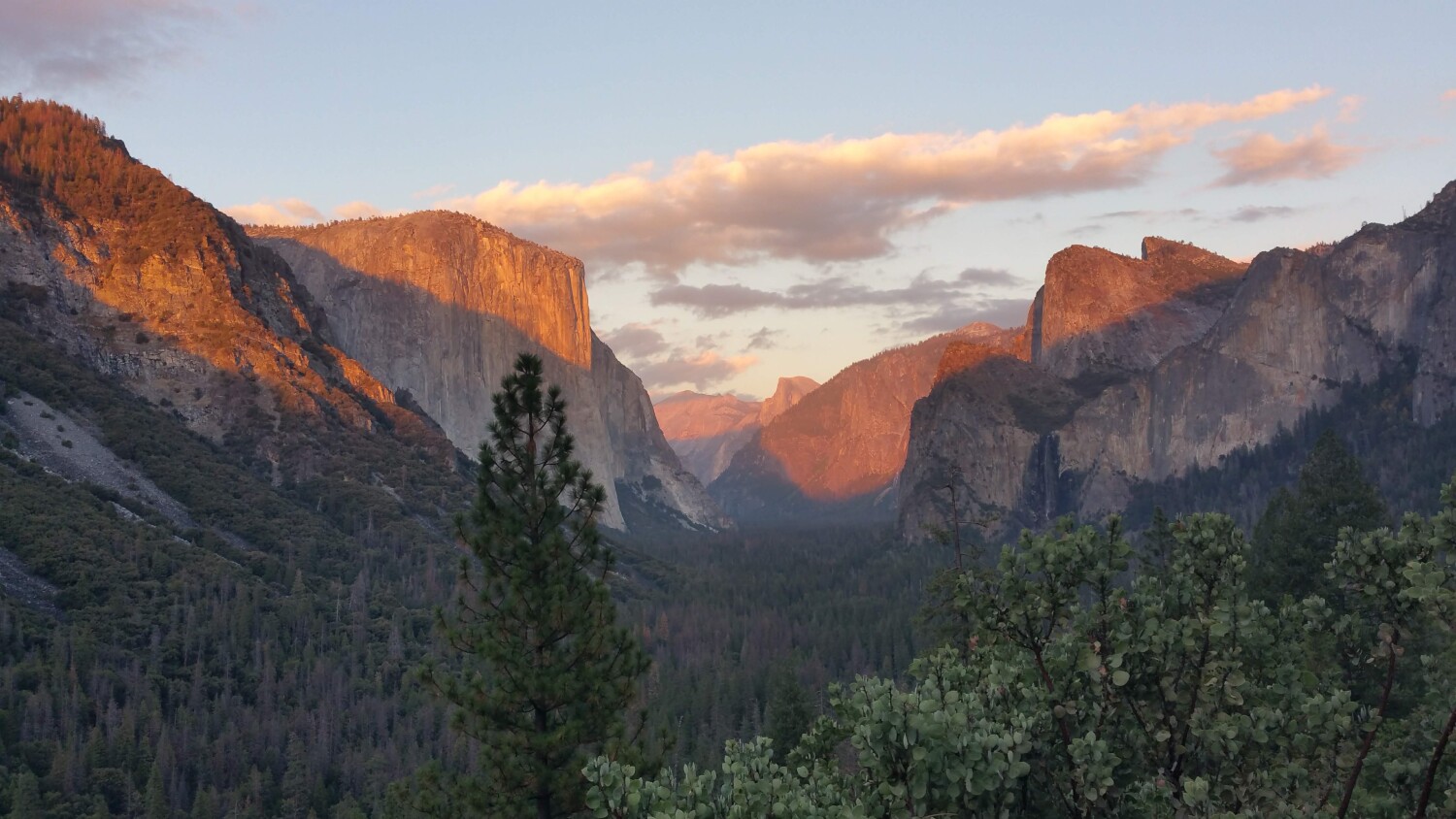 Sunset at Yosemite Tunnel View