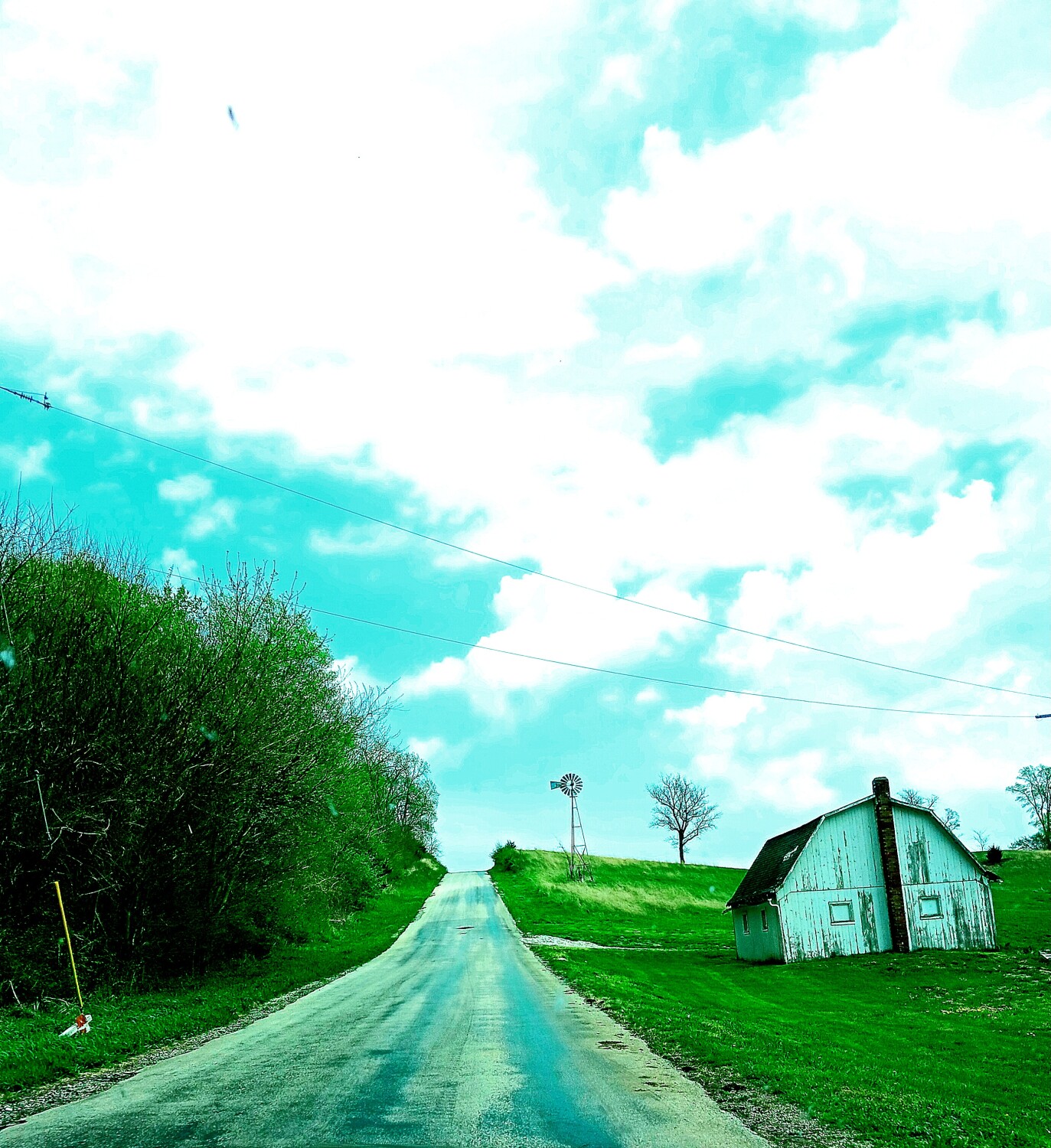 The wind is blowing. Can you hear it?