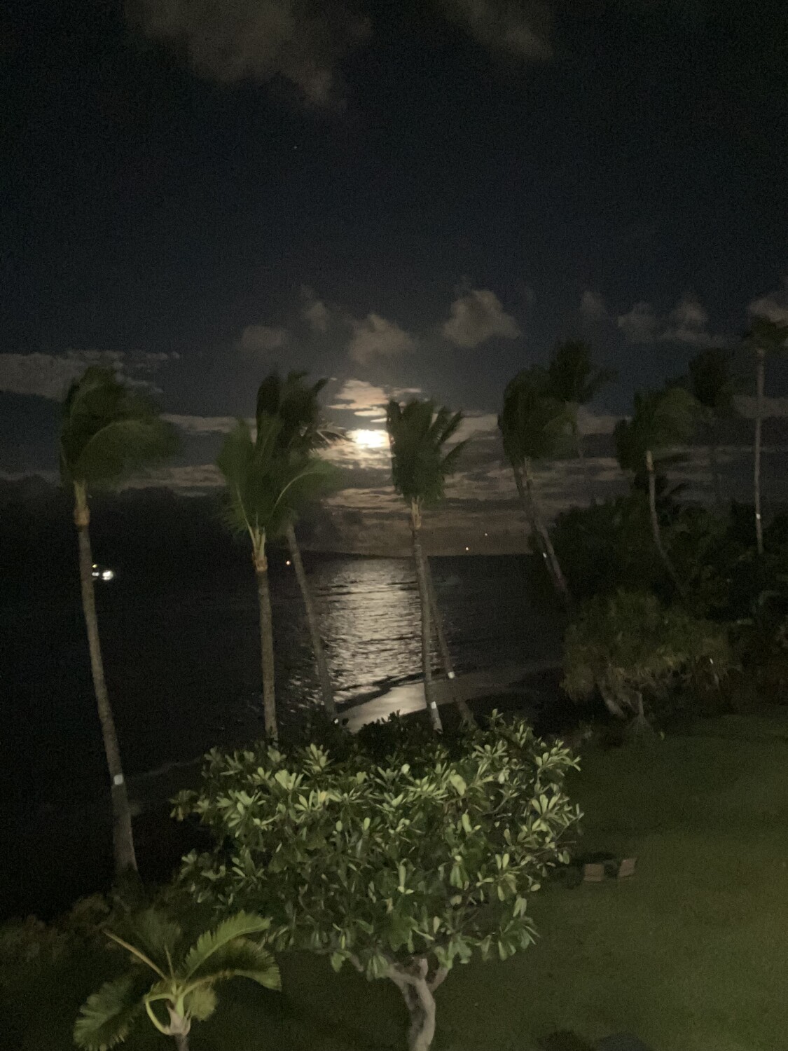 Full moon in Lahaina