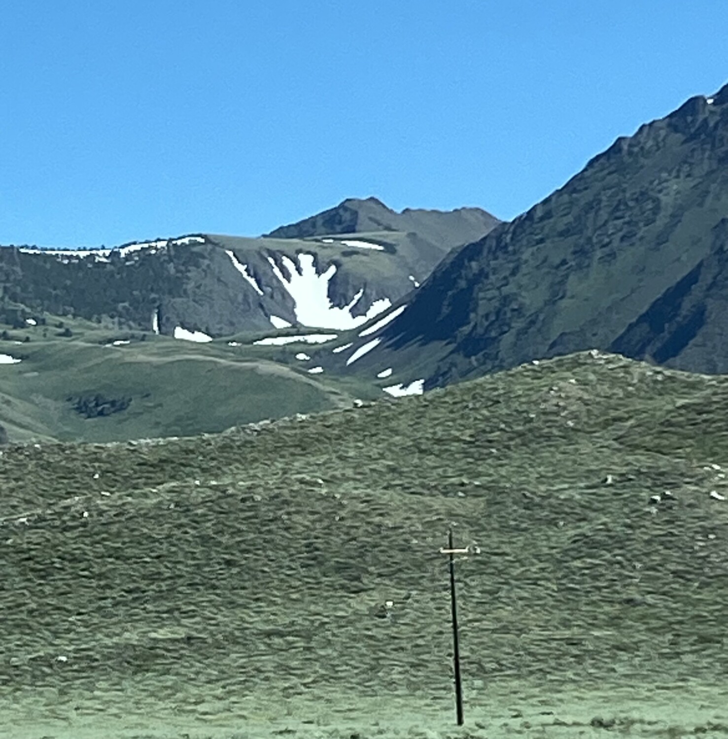 Hand-shaped snow❄️ waving Hello Summer..👋