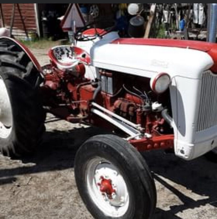 62 Ford, 8N red and white