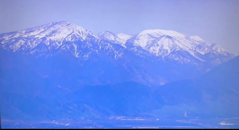 White snow tops in Tacoma Washington