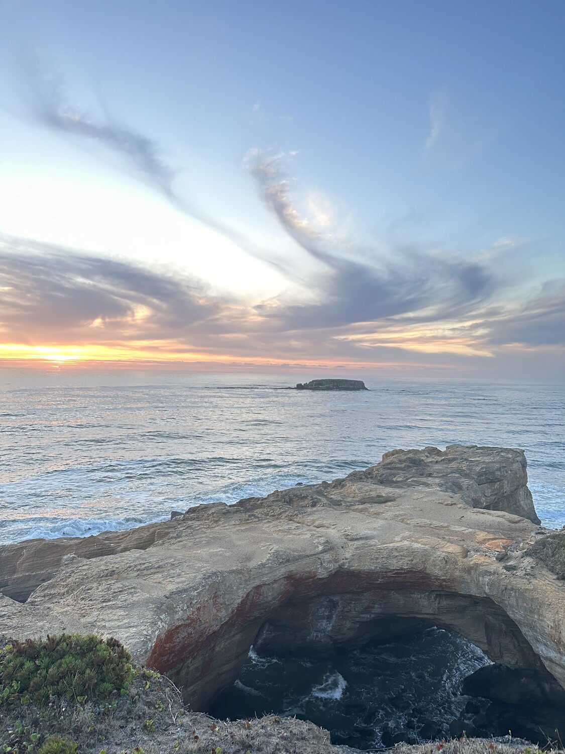 Devils punchbowl arch