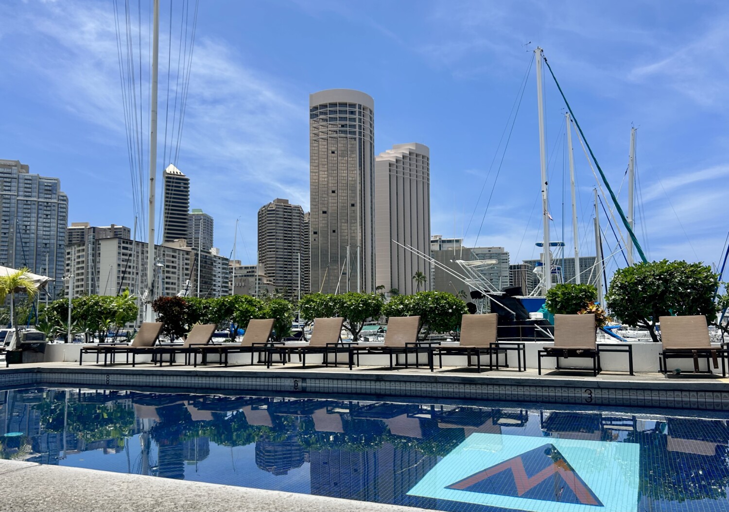 Where Honolulu Pauses