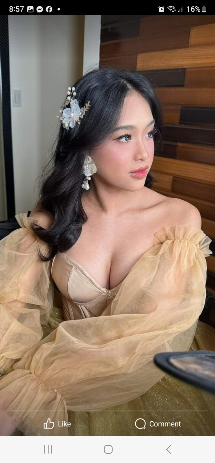 Modern Filipina Beauty