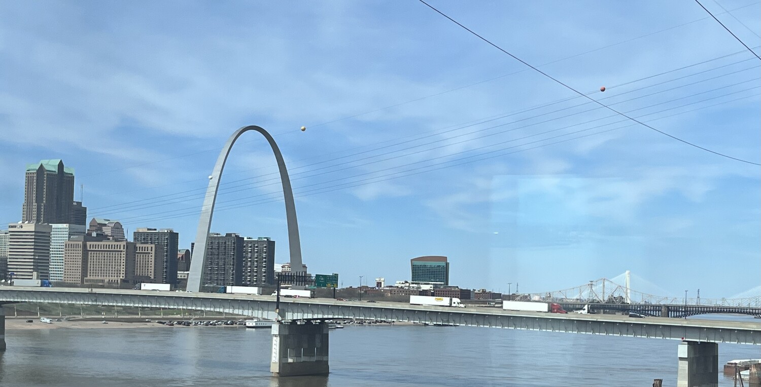 Gateway Arch overlooking Mississippi River