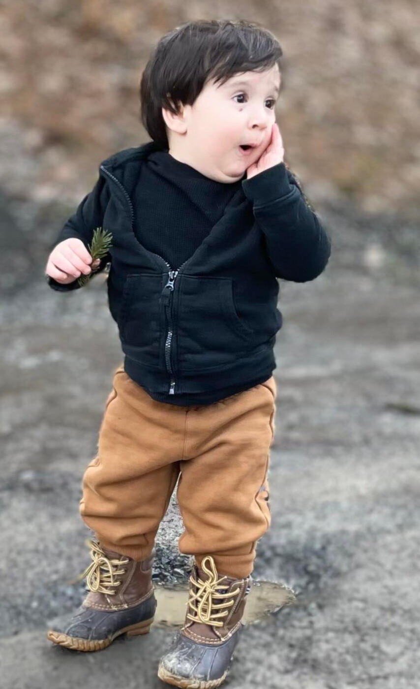 Look at that big truck!!