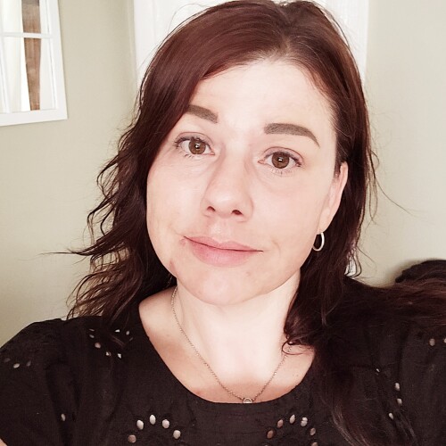 Tami Mackinnon Profile