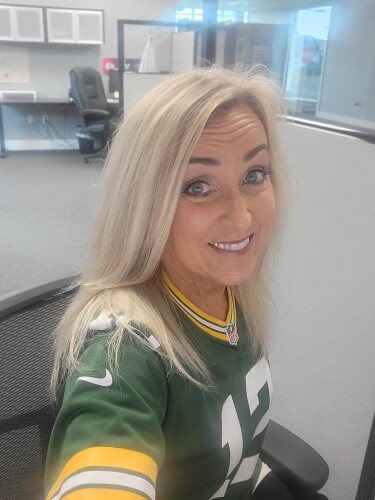 Linda Russell Profile