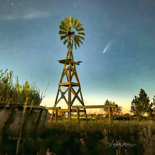 America’s Favorite Photos Competition Page | Neowise and Windmill