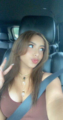 Joely Saravia Profile