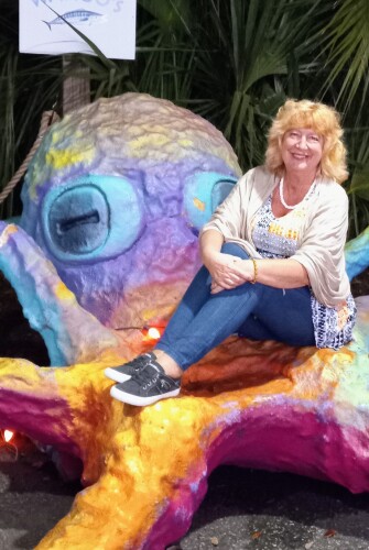 Linda Farrow Profile